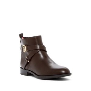 NEW Tommy Hilfiger Dark Brown Rant Belted Booties